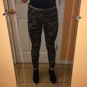 New York and Co skinny camo pants